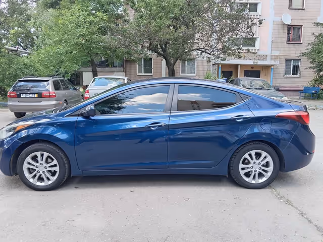 Hyundai Elantra - фото 3