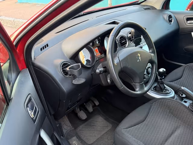 Peugeot 308 - фото 2