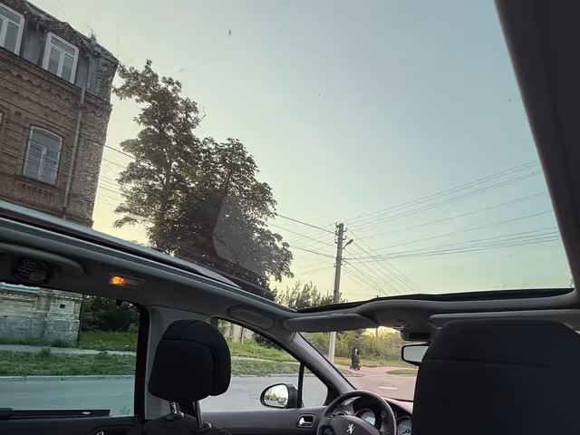 Peugeot 308 - фото 1