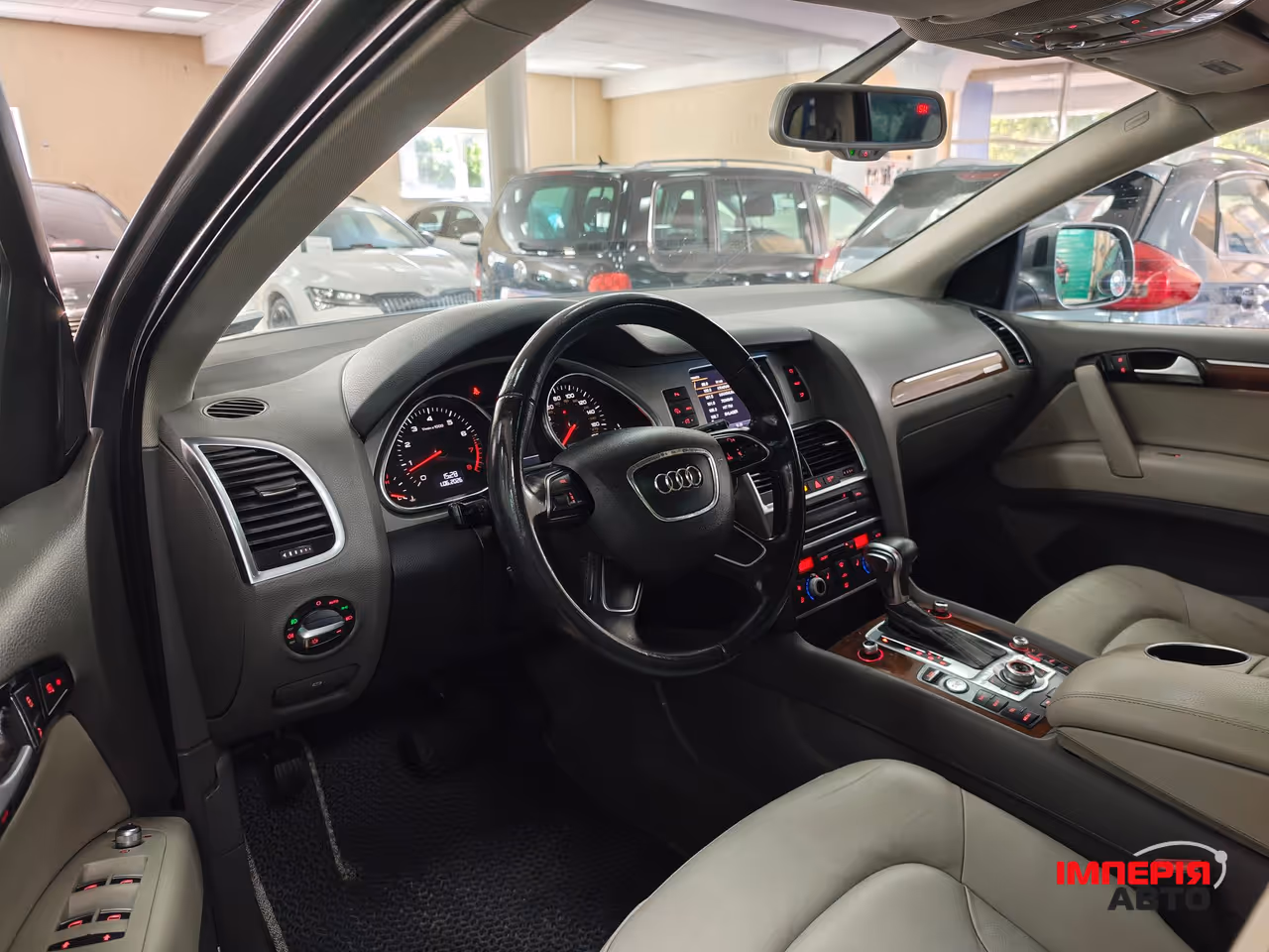 Audi Q7 - фото 9
