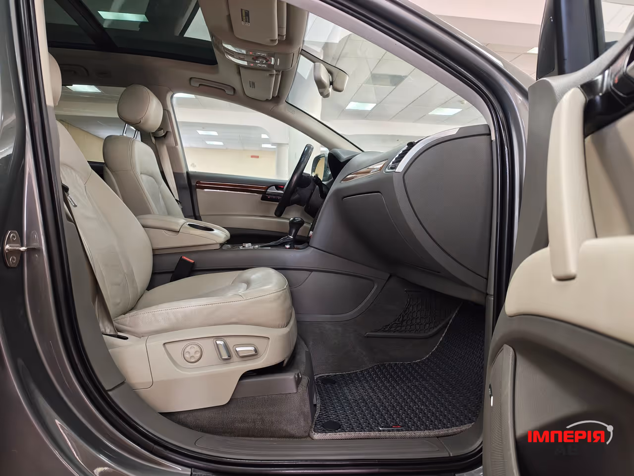 Audi Q7 - фото 7