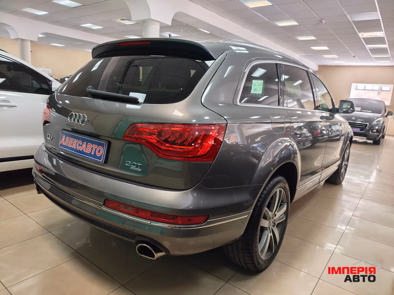 Audi Q7 - фото 6