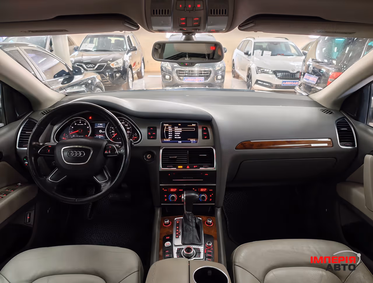 Audi Q7 - фото 12