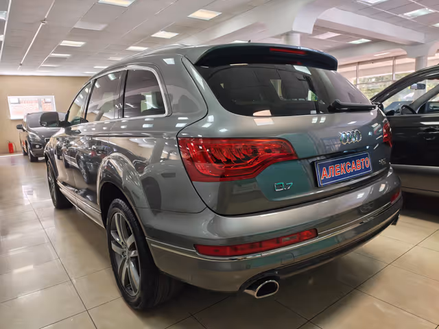 Audi Q7 - фото 5