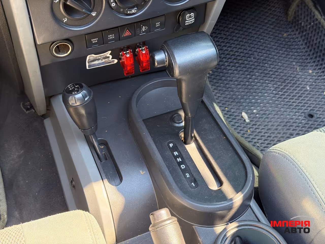 Jeep Wrangler - фото 22