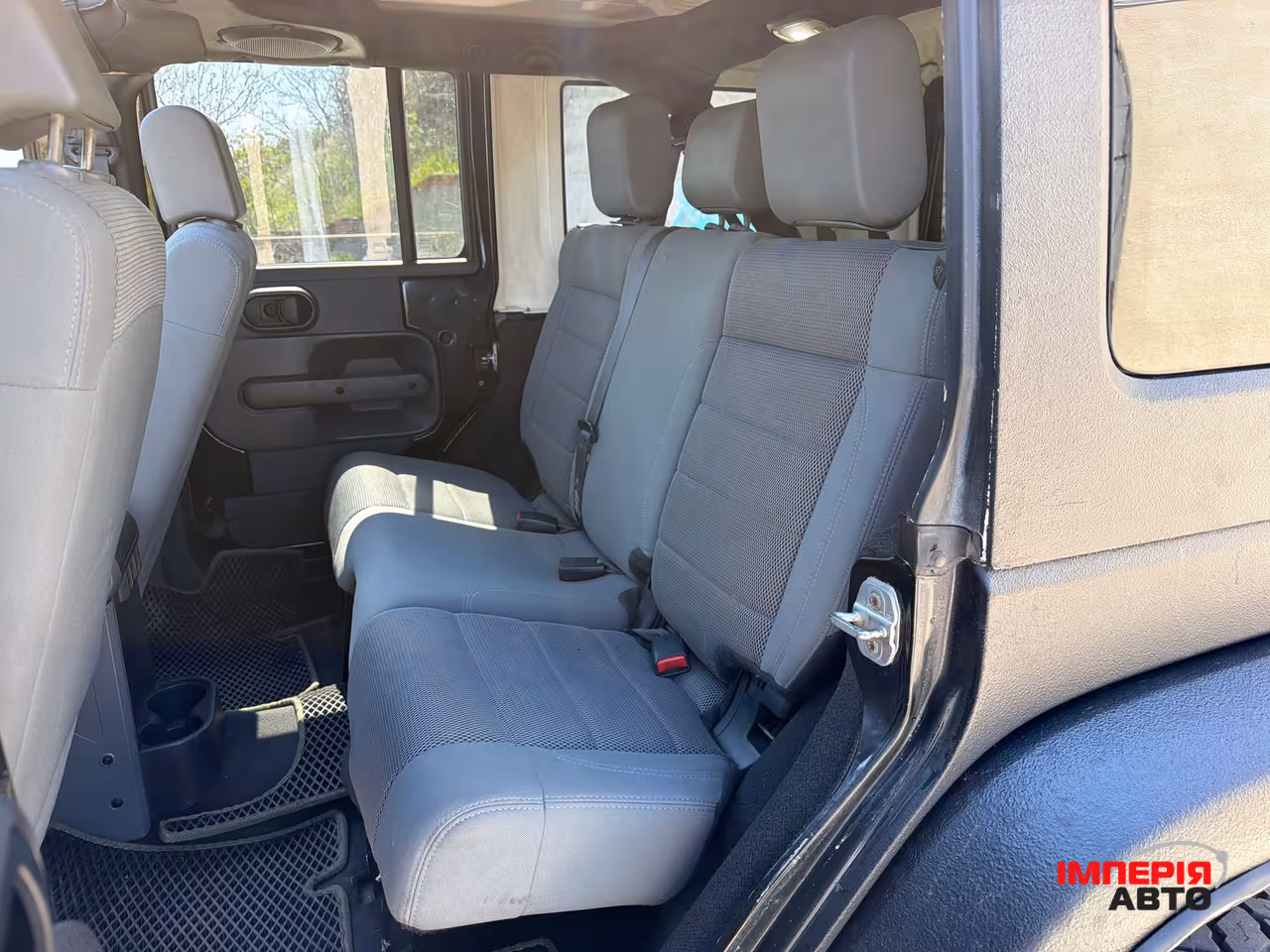 Jeep Wrangler - фото 18