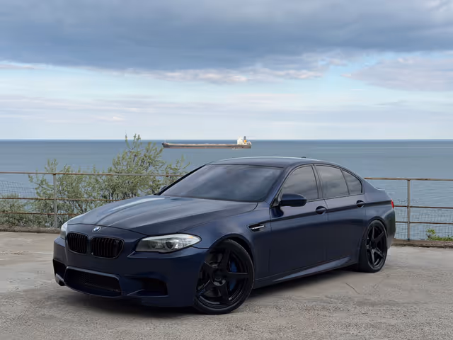 BMW M5 - фото 1