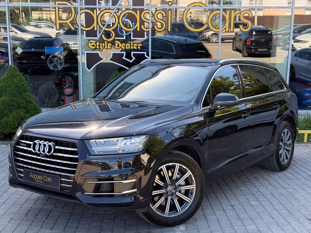 Audi Q7 - фото 1