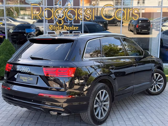 Audi Q7 - фото 3