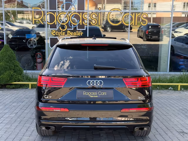 Audi Q7 - фото 2