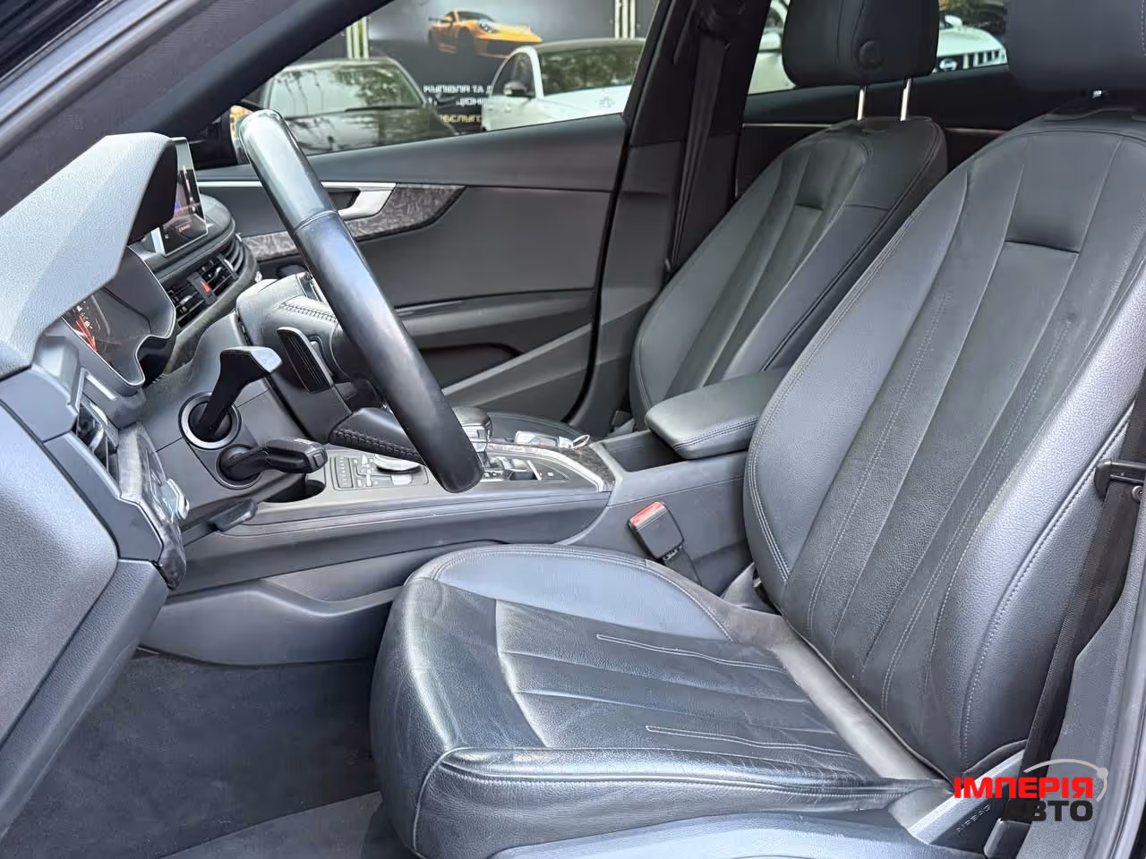 Audi A4 - фото 8