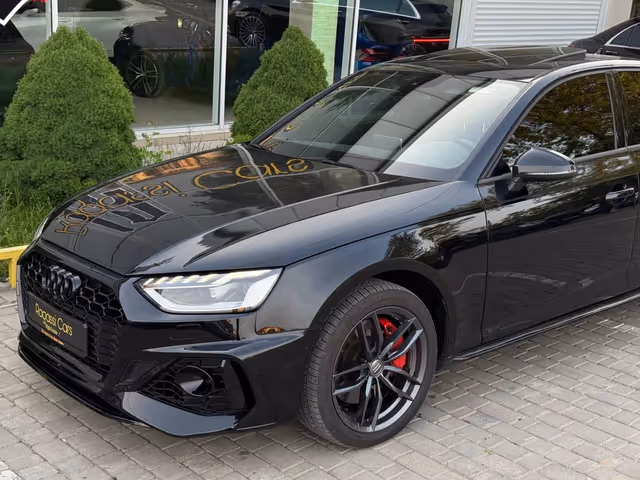 Audi A4 - фото 5