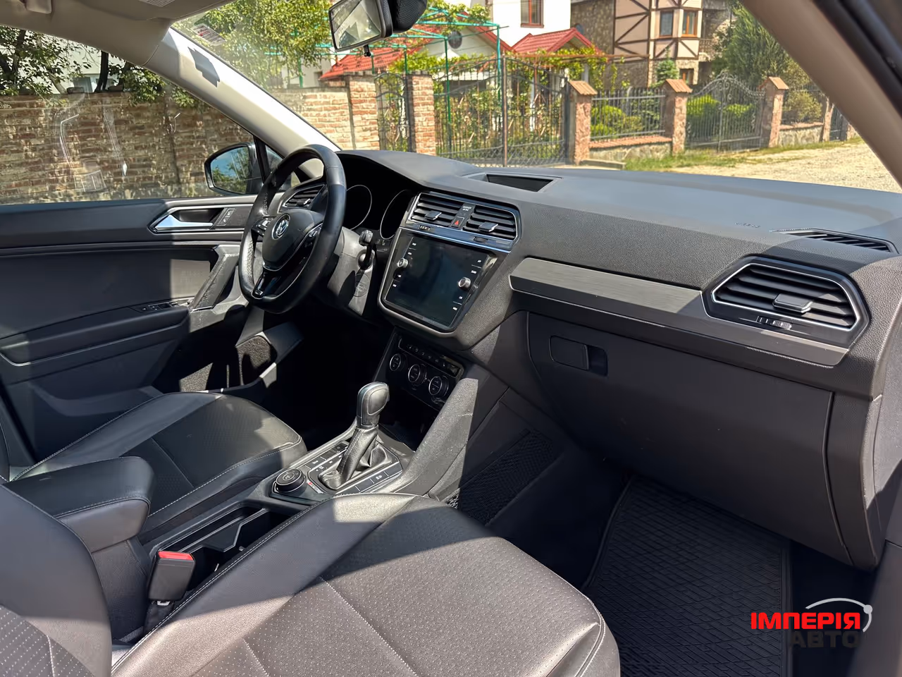 Volkswagen Tiguan - фото 12