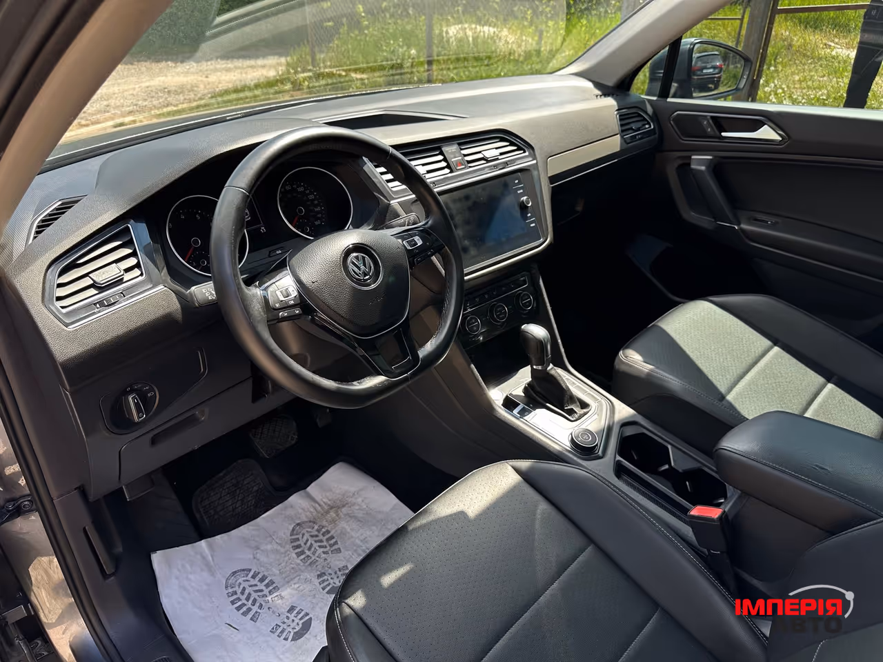 Volkswagen Tiguan - фото 8