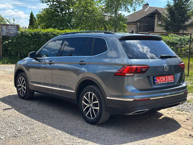 Volkswagen Tiguan - фото 4