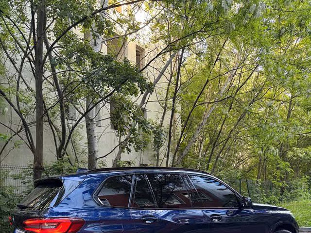 BMW X5 - фото 1