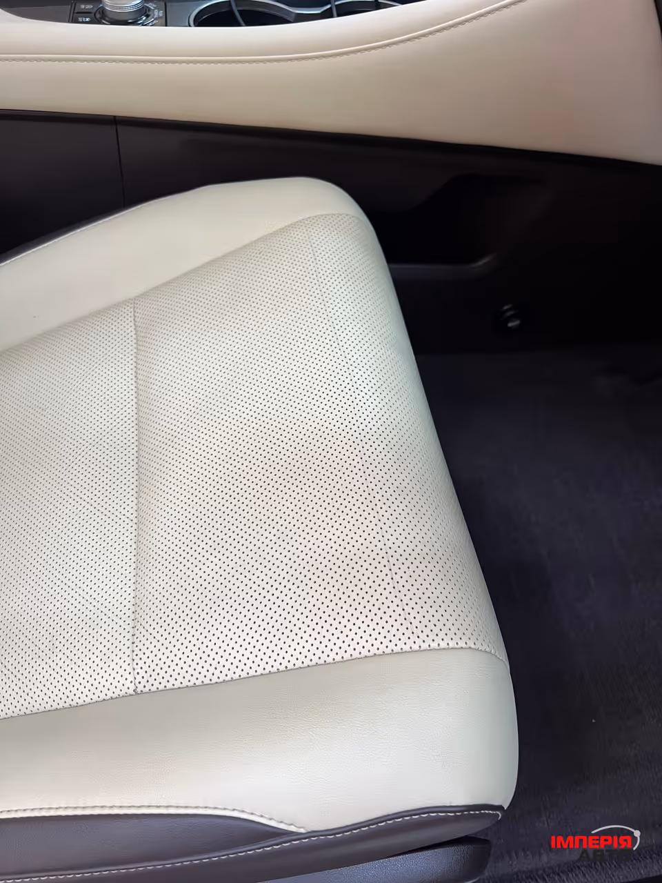 Lexus RX - фото 12