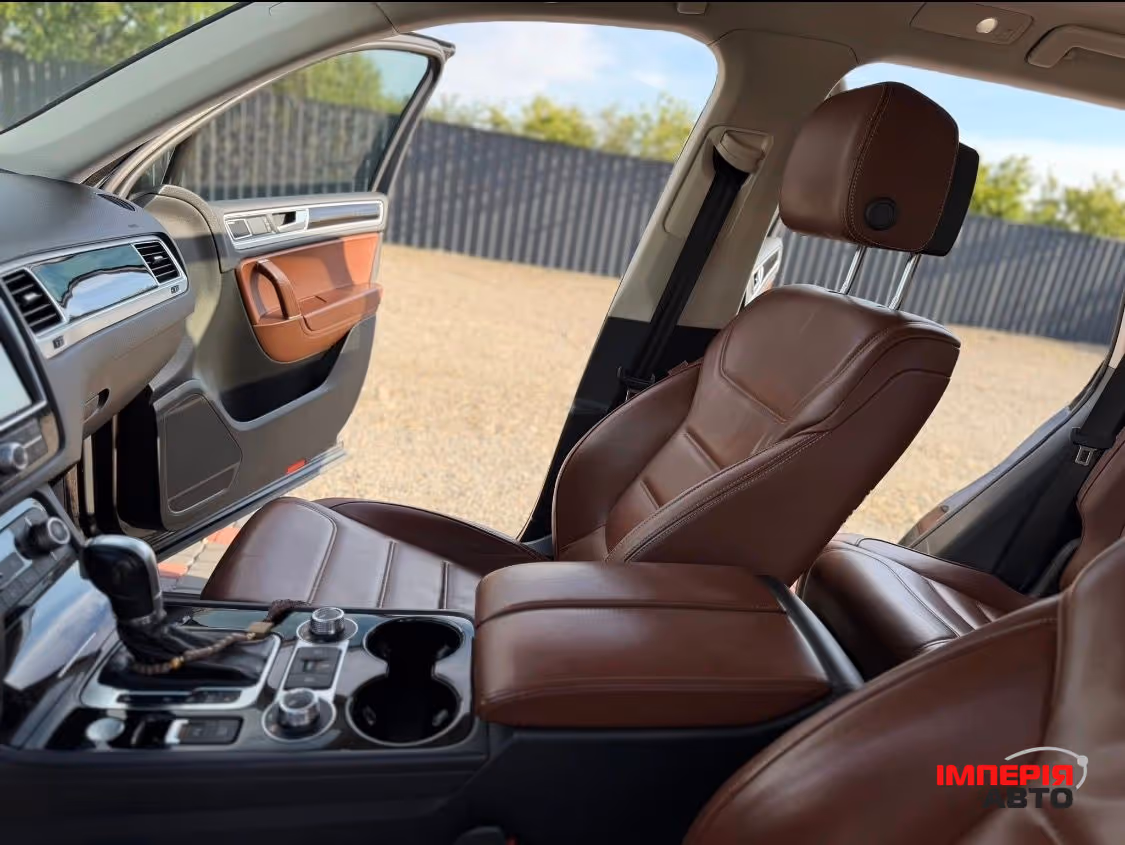 Volkswagen Touareg - фото 14