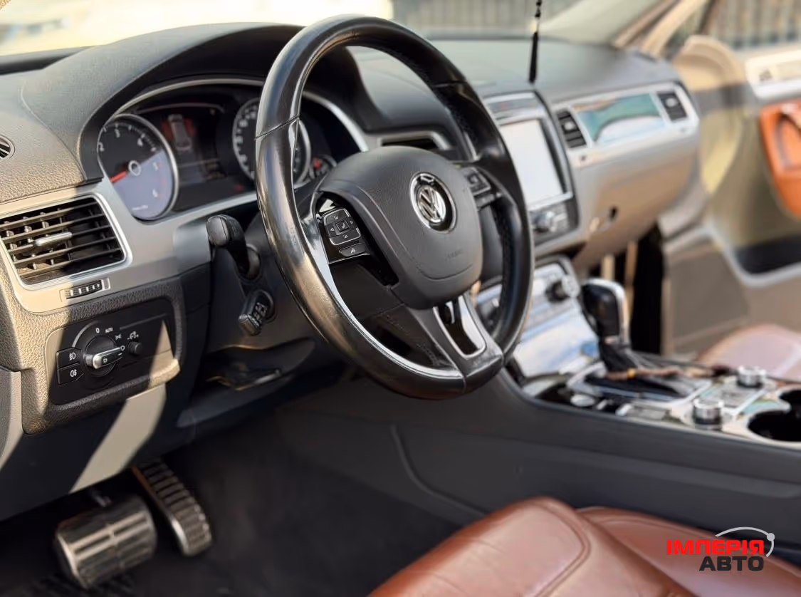 Volkswagen Touareg - фото 12