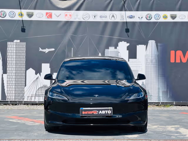 Tesla Model 3 - фото 1