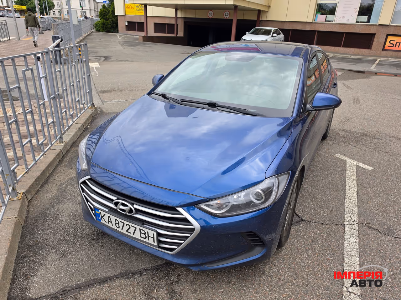 Hyundai Elantra - фото 1