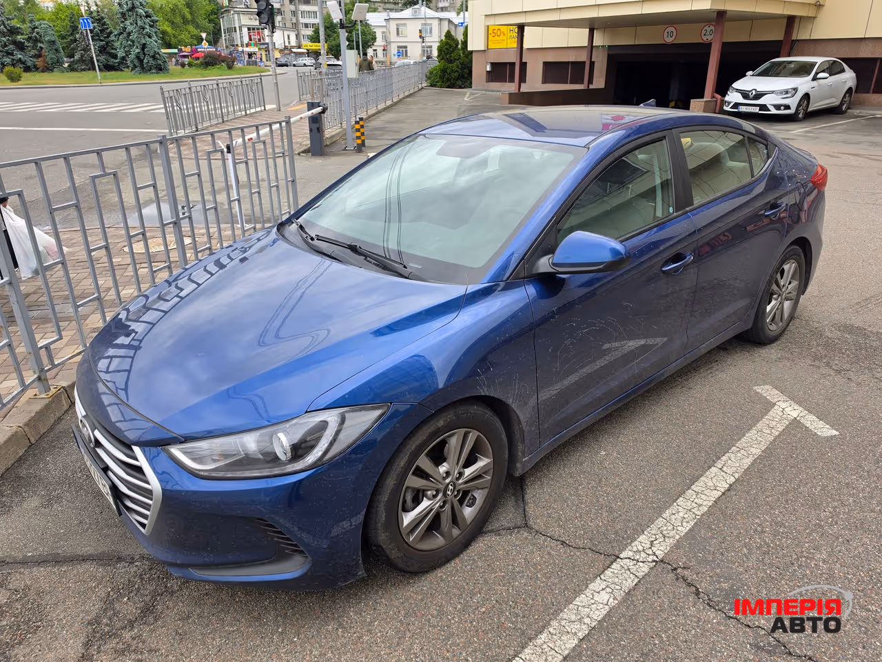 Hyundai Elantra - фото 2