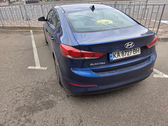 Hyundai Elantra - фото 4