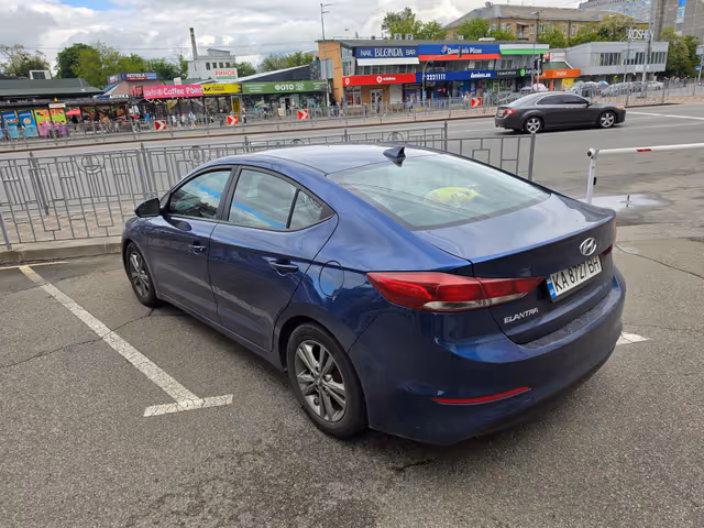 Hyundai Elantra - фото 3