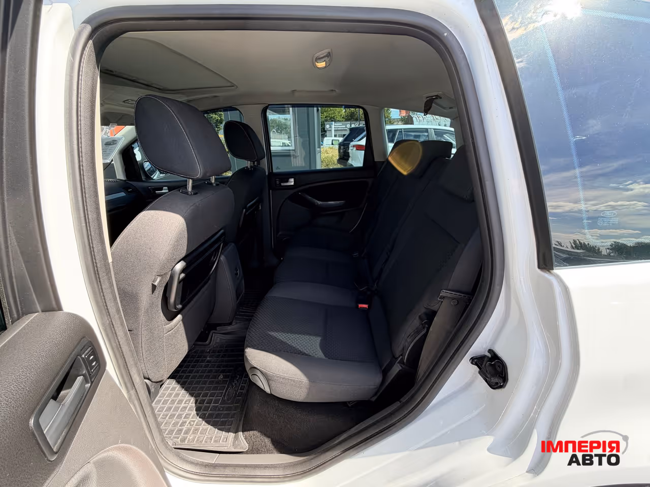Ford C-MAX - фото 10