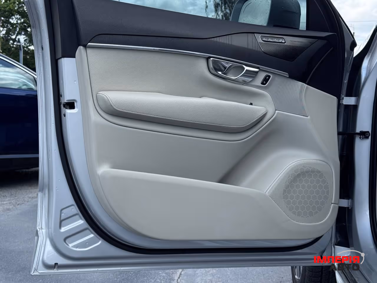 Volvo XC90 - фото 26