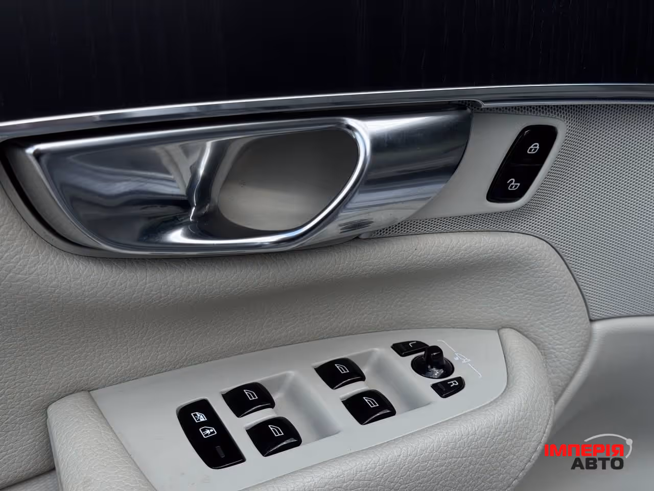 Volvo XC90 - фото 34