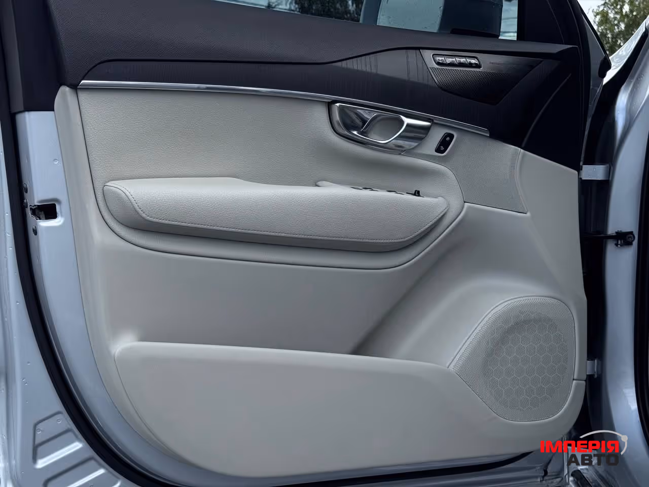 Volvo XC90 - фото 27