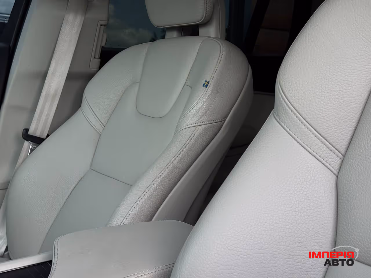 Volvo XC90 - фото 32