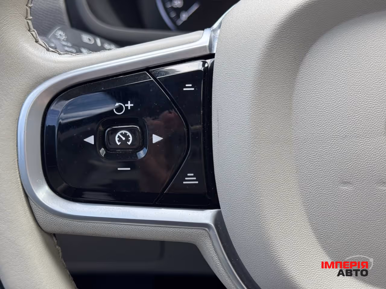 Volvo XC90 - фото 40