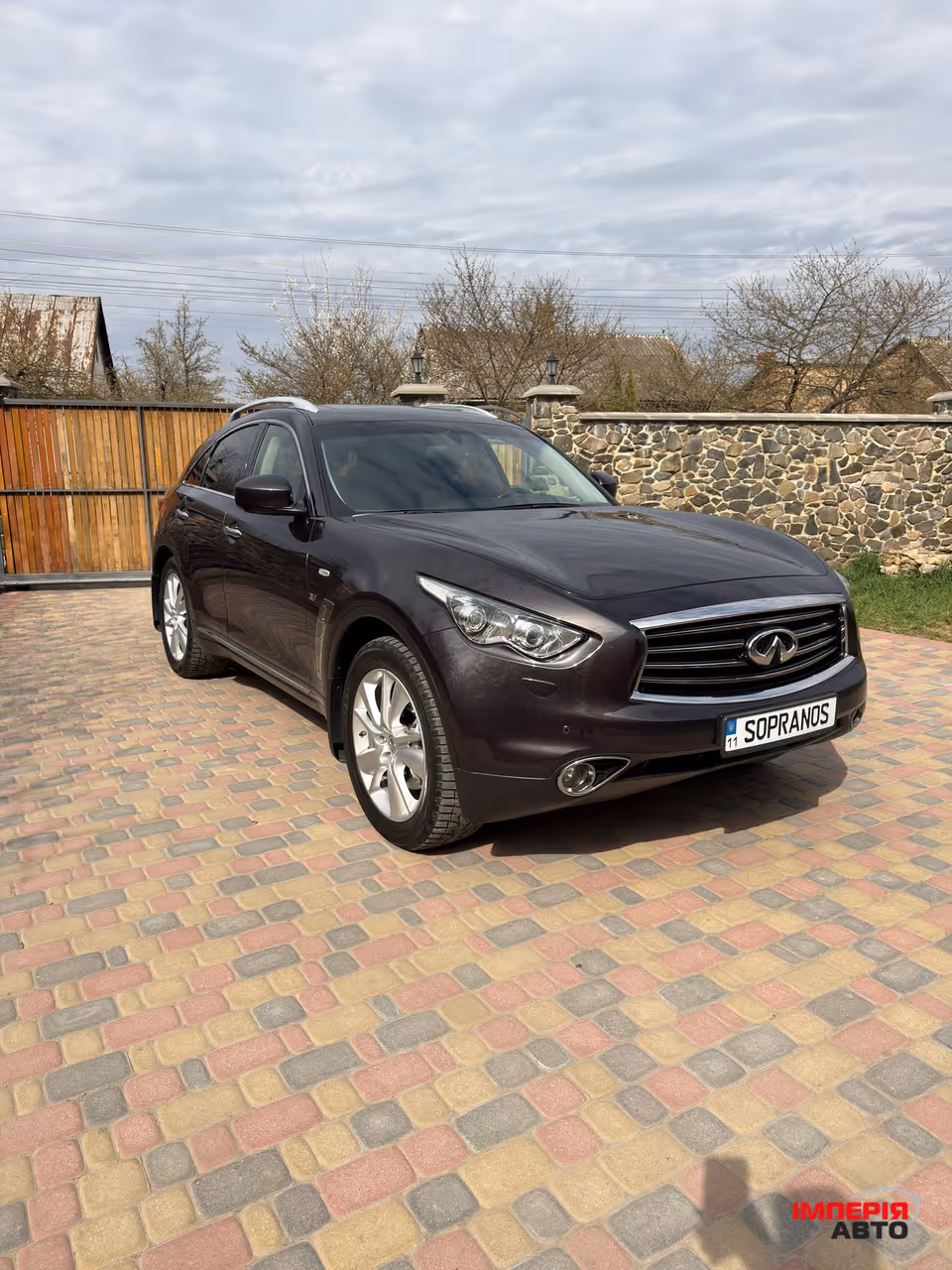 Infiniti QX70 - фото 1