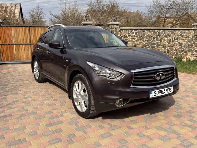 Infiniti QX70 - фото 1