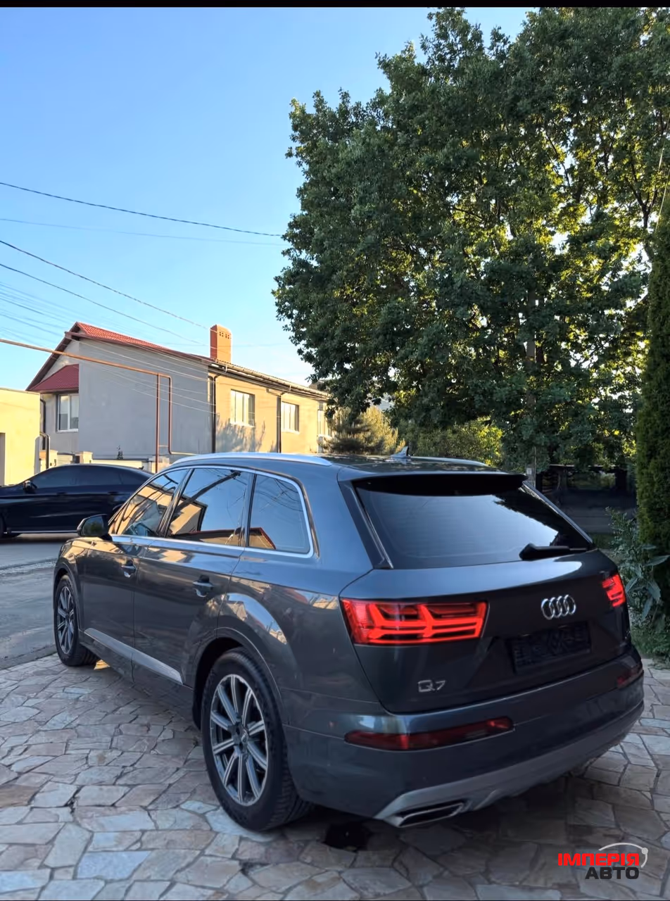 Audi Q7 - фото 5
