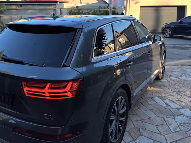 Audi Q7 - фото 4