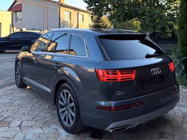 Audi Q7 - фото 5