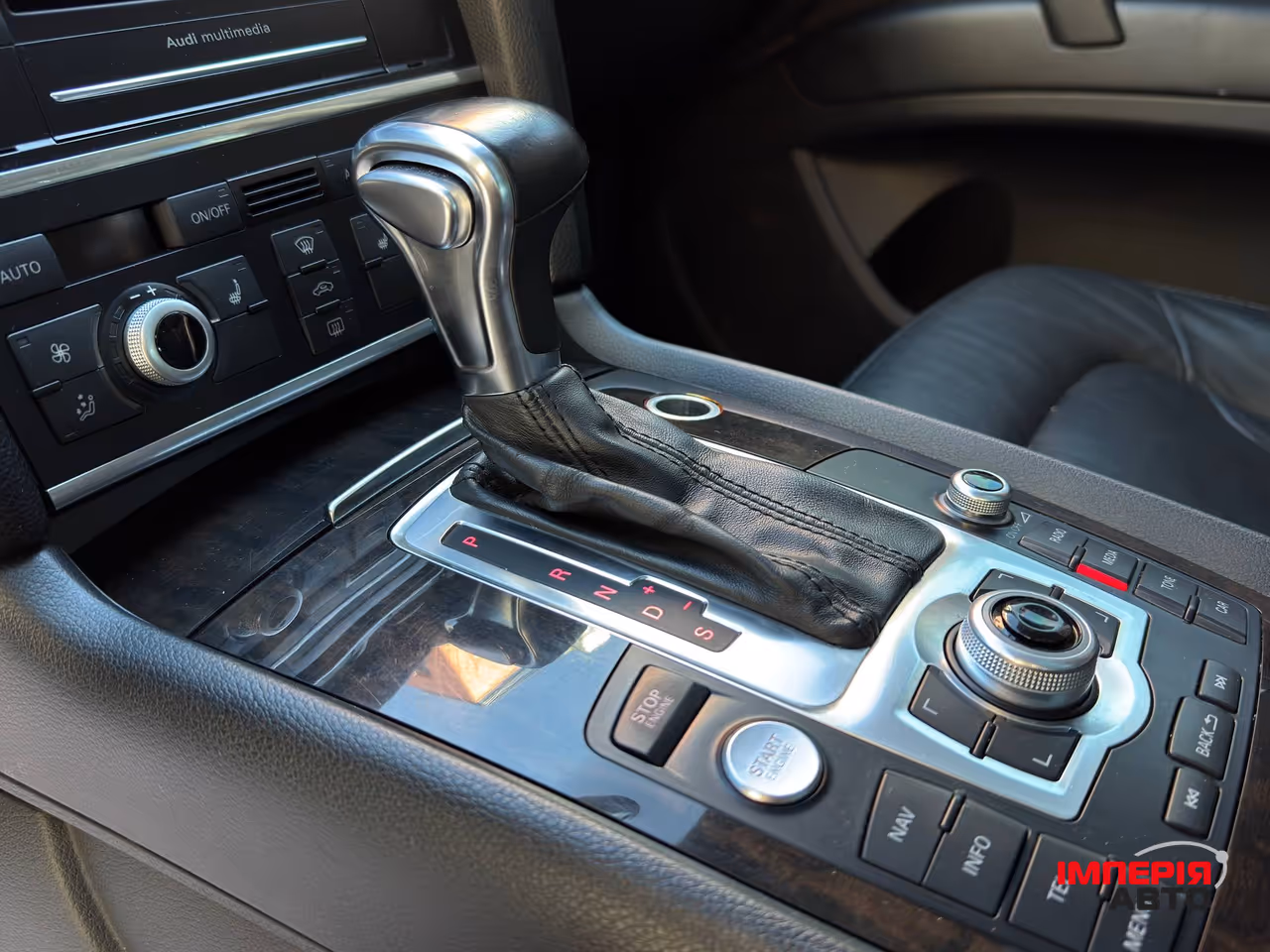 Audi Q7 - фото 13
