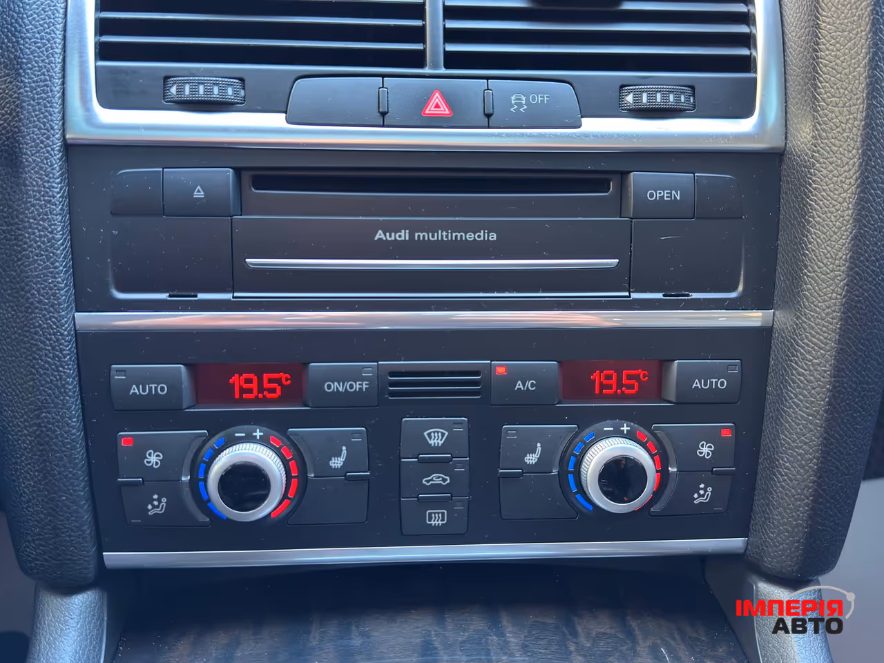 Audi Q7 - фото 30