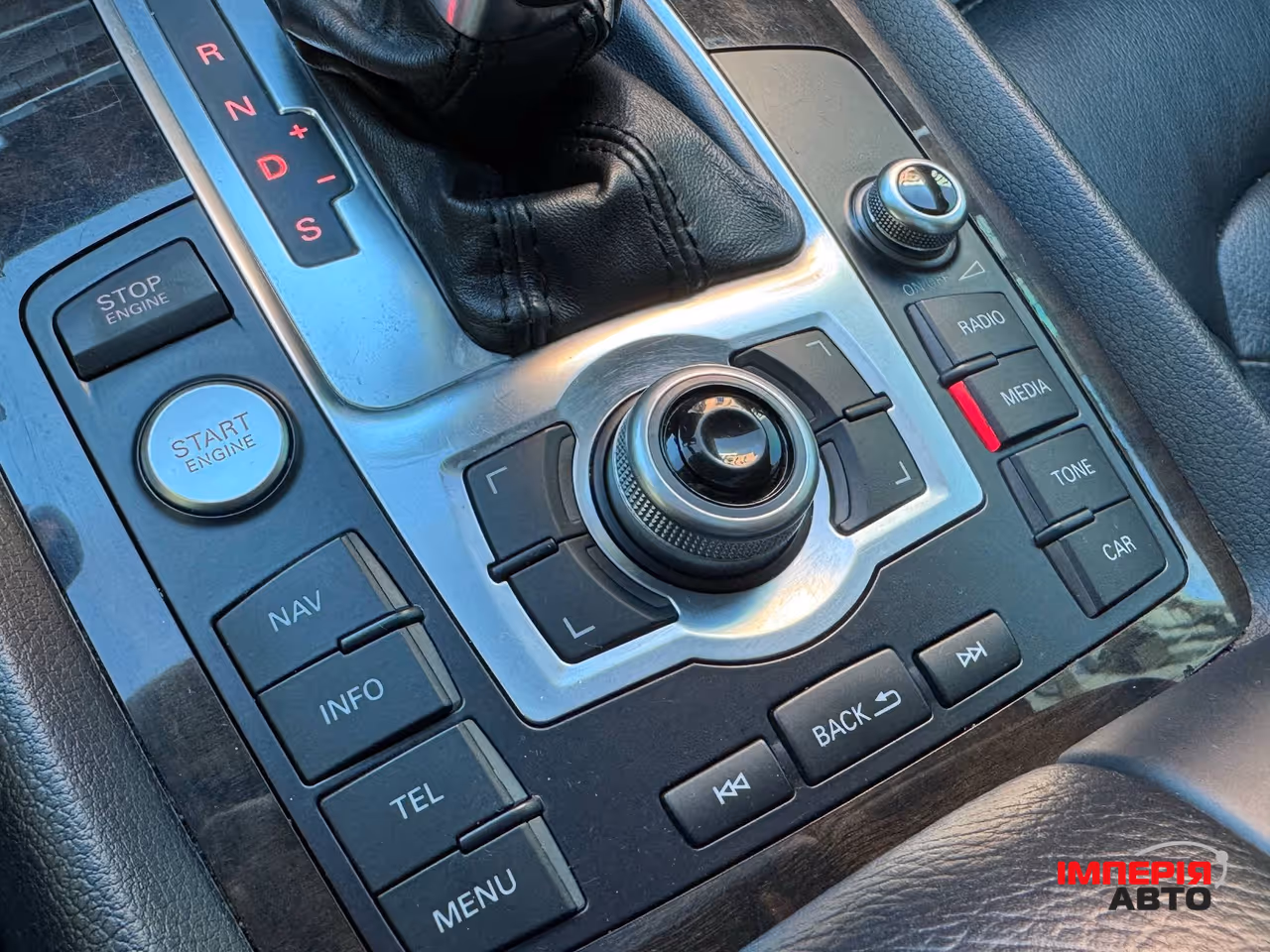 Audi Q7 - фото 31