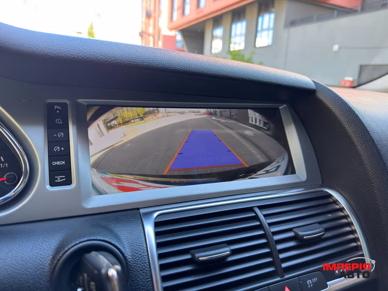 Audi Q7 - фото 33