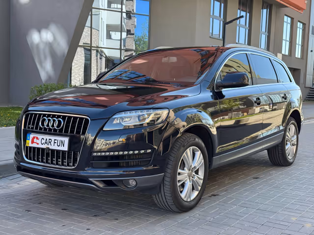 Audi Q7 - фото 1
