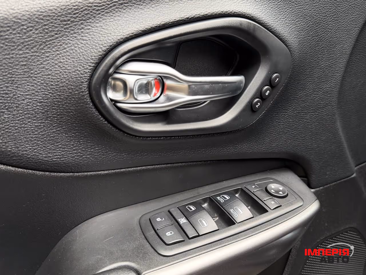Jeep Cherokee - фото 11