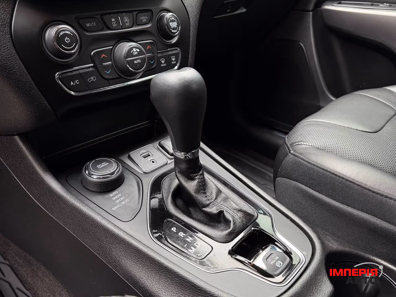 Jeep Cherokee - фото 12