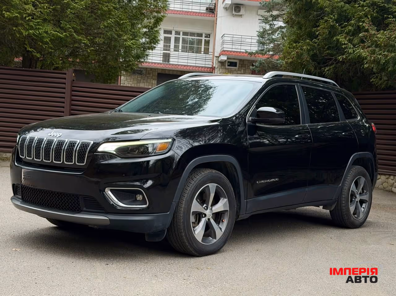Jeep Cherokee - фото 1