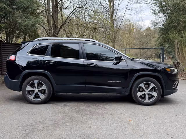 Jeep Cherokee - фото 4