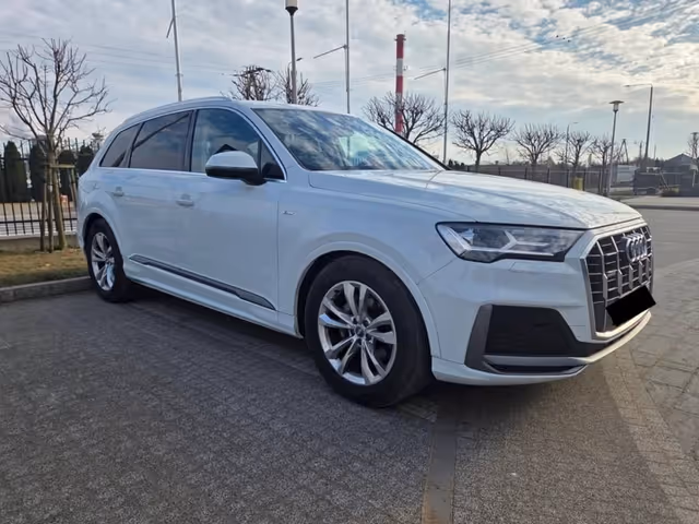 Audi Q7 - фото 1