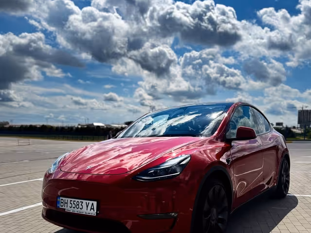 Tesla Model Y - фото 1
